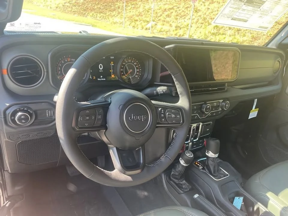 2026 Jeep JT Gladiator - Image 15 of 20