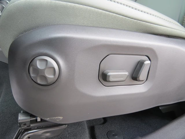 2026 Jeep JT Gladiator - Image 16 of 20