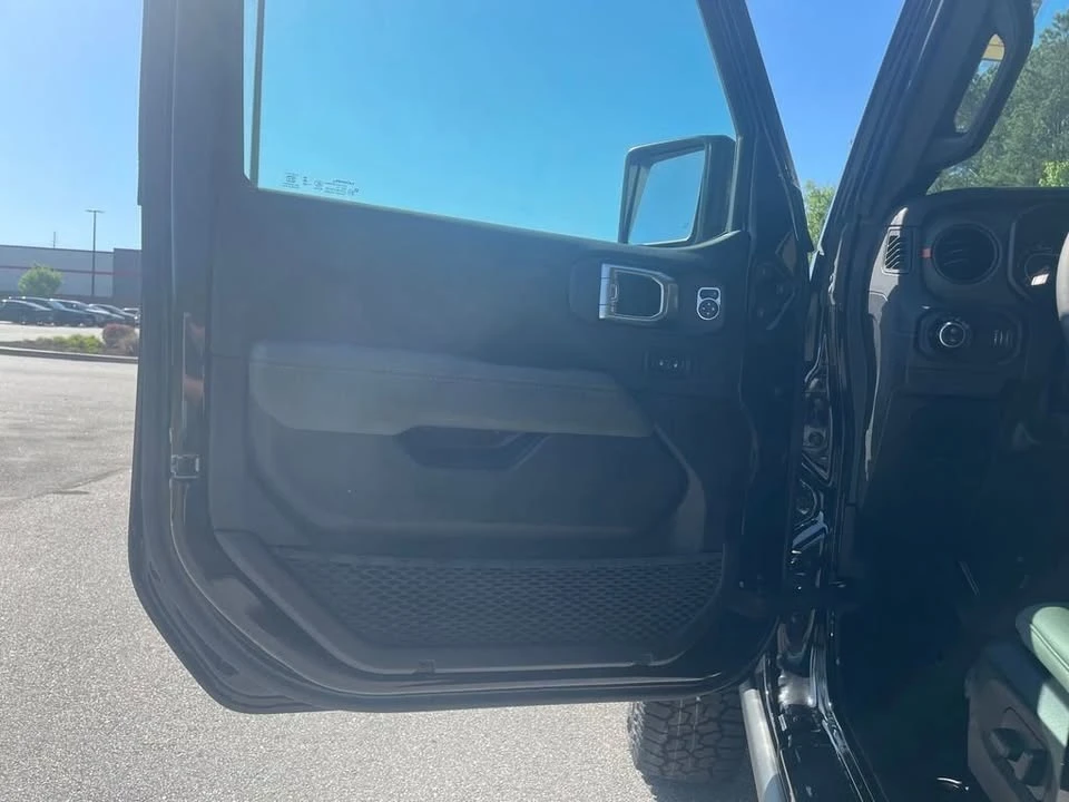 2026 Jeep JT Gladiator - Image 10 of 20