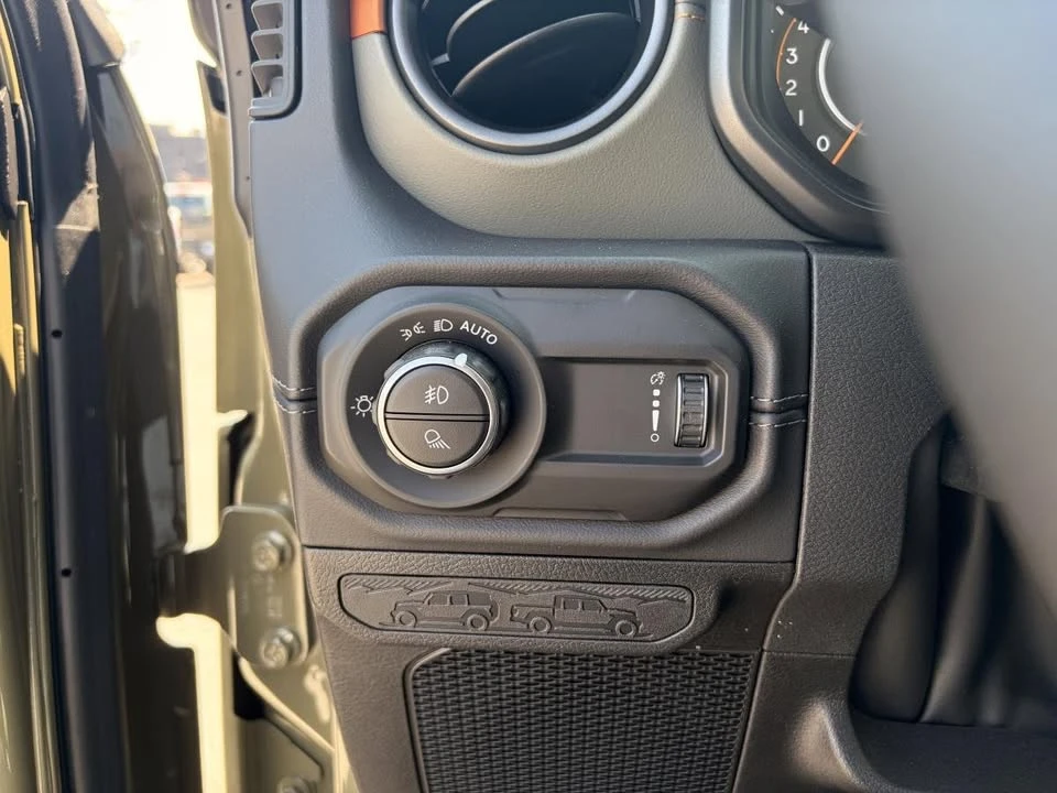 2026 Jeep JT Gladiator - Image 18 of 20