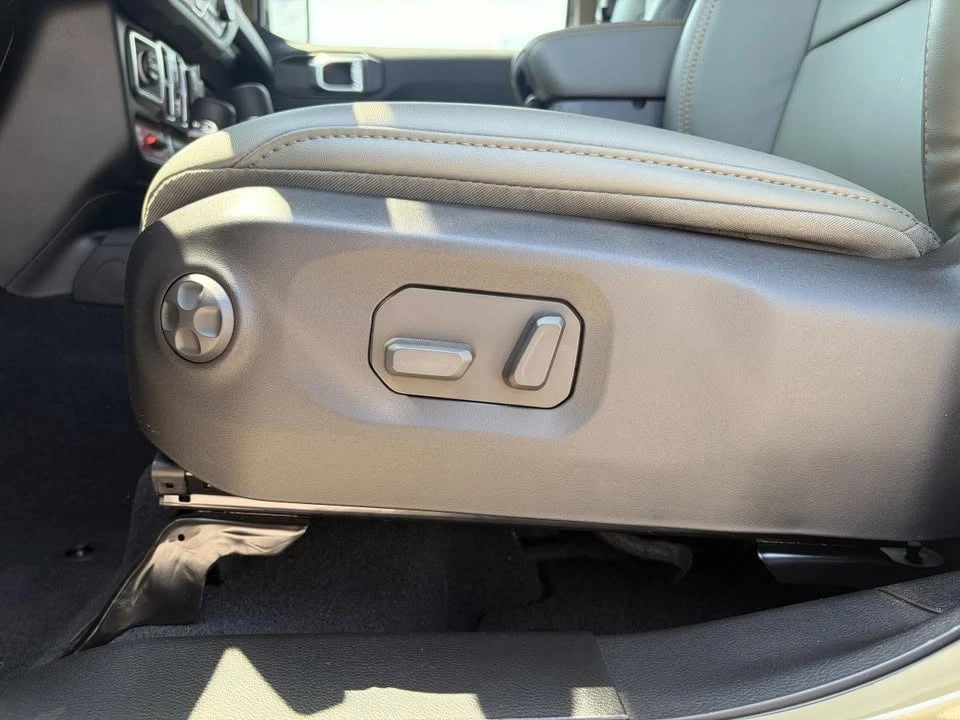 2026 Jeep JT Gladiator - Image 17 of 20