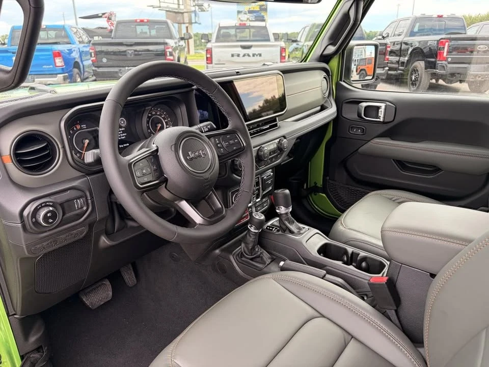 2026 Jeep JT Gladiator - Image 14 of 20