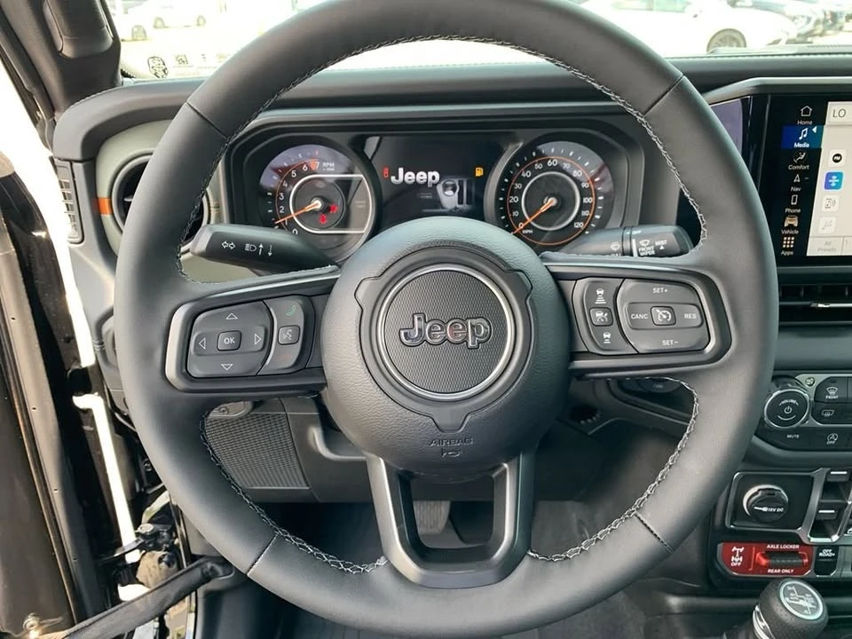 2026 Jeep JT Gladiator - Image 15 of 20