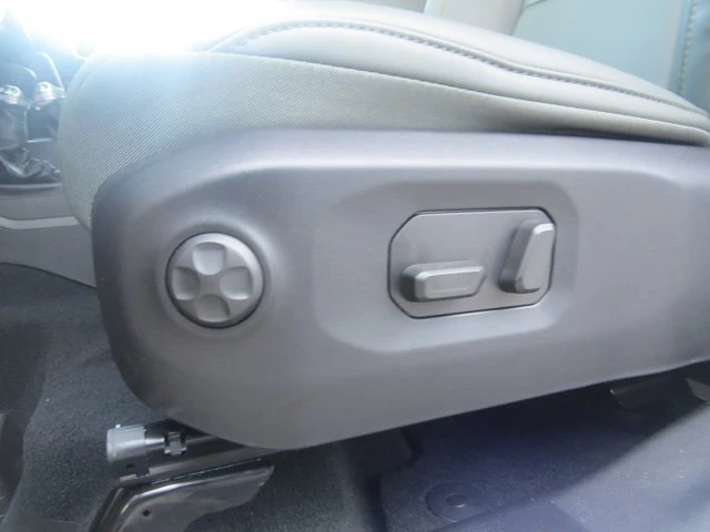 2026 Jeep JT Gladiator - Image 14 of 20