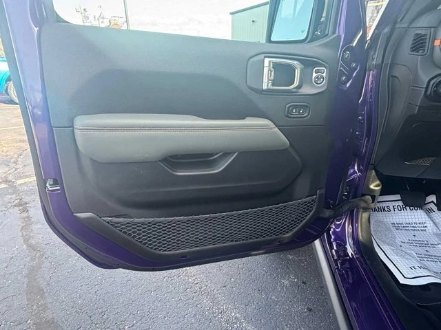 2026 Jeep JT Gladiator - Image 15 of 20