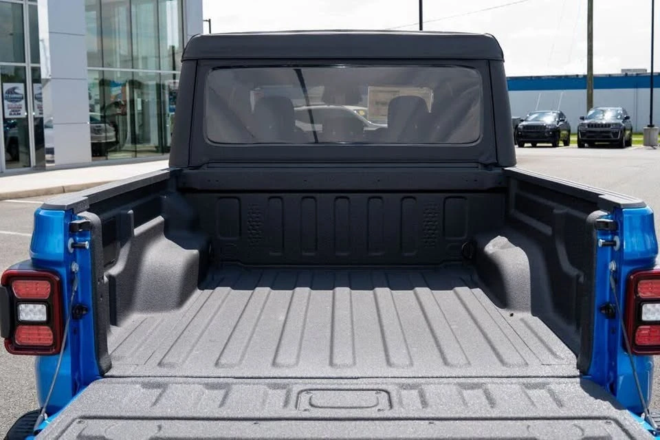 2026 Jeep JT Gladiator - Image 13 of 20
