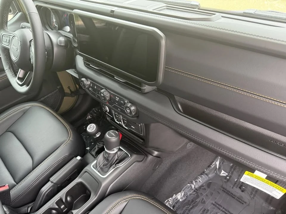 2026 Jeep JT Gladiator - Image 16 of 20