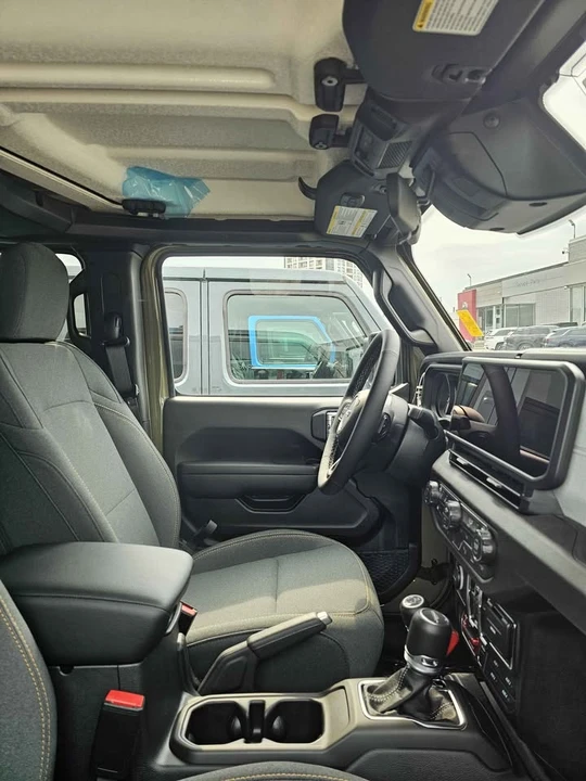 2026 Jeep JT Gladiator - Image 2 of 4