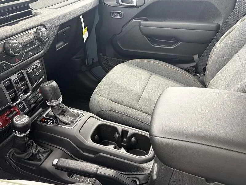 2026 Jeep JT Gladiator - Image 14 of 20