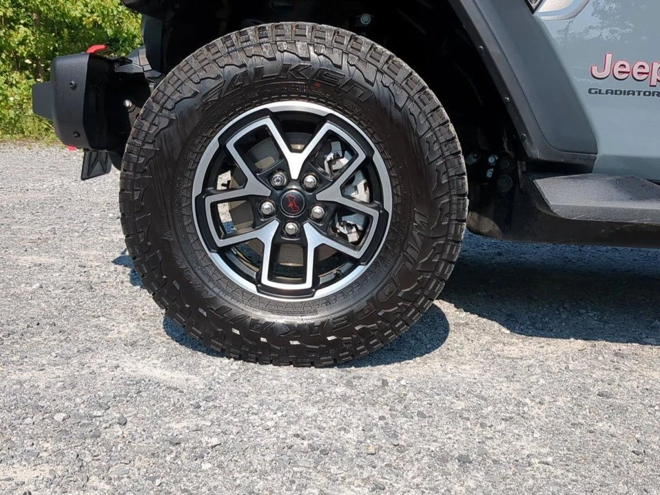 2026 Jeep JT Gladiator - Image 9 of 10