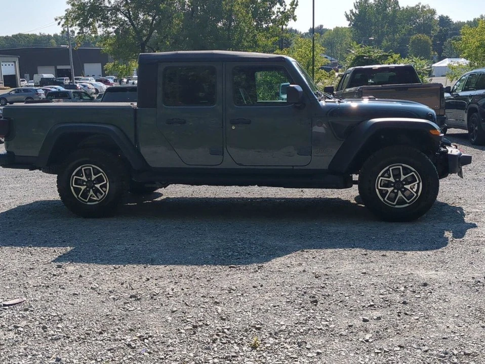 2026 Jeep JT Gladiator - Image 2 of 10