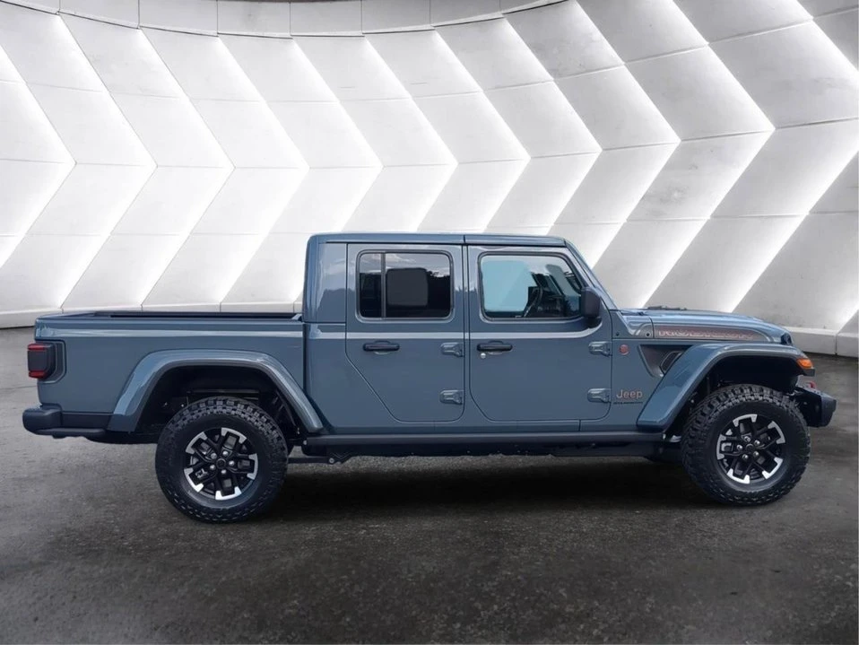 2026 Jeep JT Gladiator - Image 9 of 10