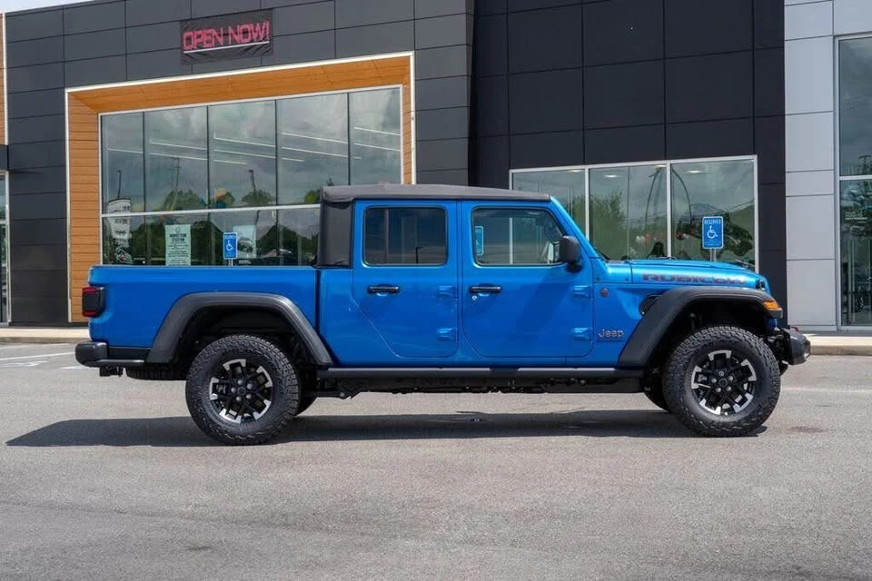 2026 Jeep JT Gladiator - Image 8 of 20