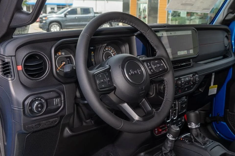 2026 Jeep JT Gladiator - Image 14 of 20