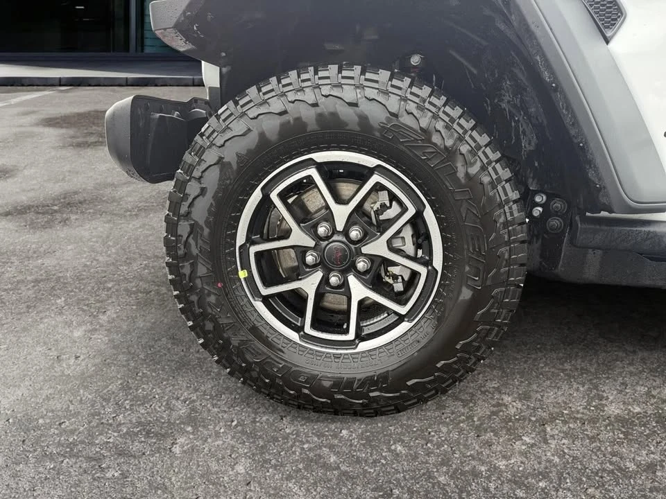 2026 Jeep JT Gladiator - Image 14 of 20