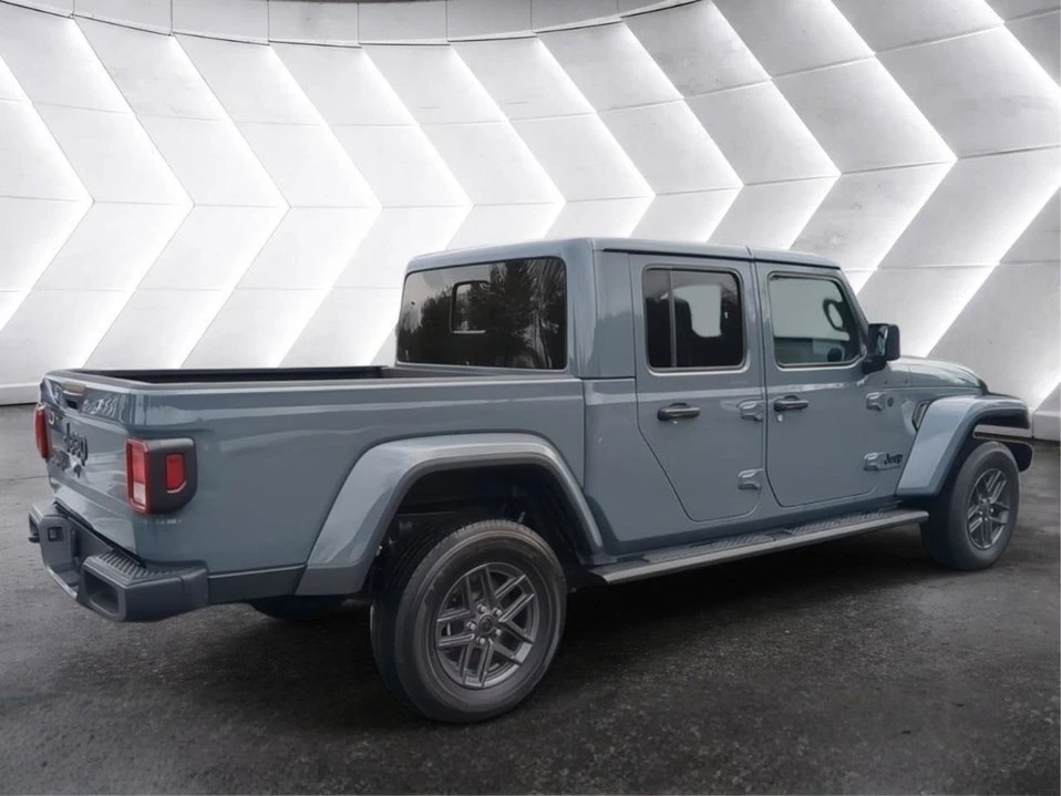 2026 Jeep JT Gladiator - Image 9 of 10
