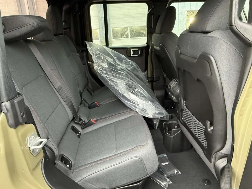 2026 Jeep JT Gladiator - Image 18 of 20