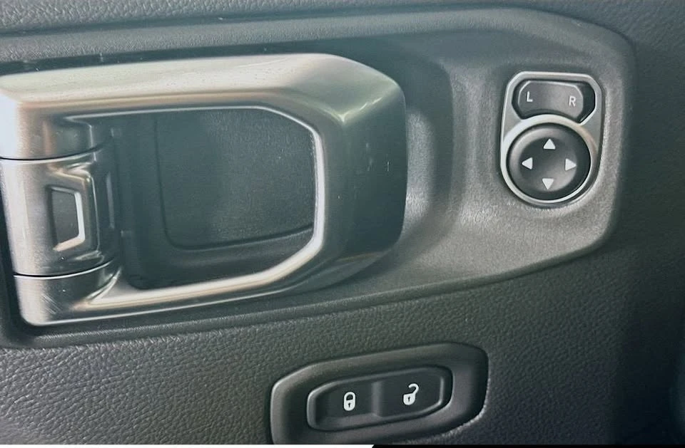 2026 Jeep JT Gladiator - Image 18 of 20