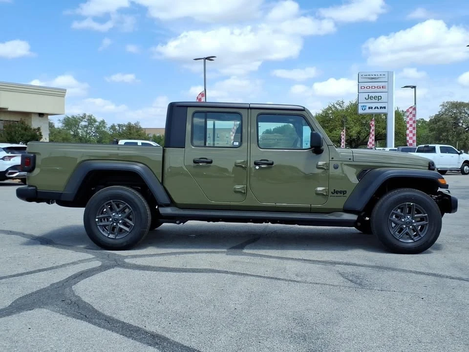 2026 Jeep JT Gladiator - Image 2 of 20