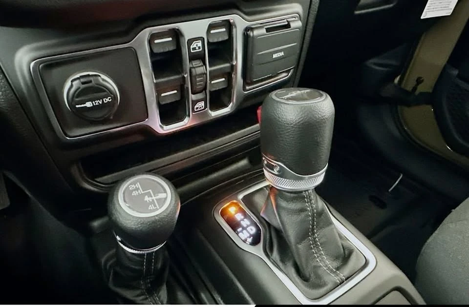 2026 Jeep JT Gladiator - Image 19 of 20
