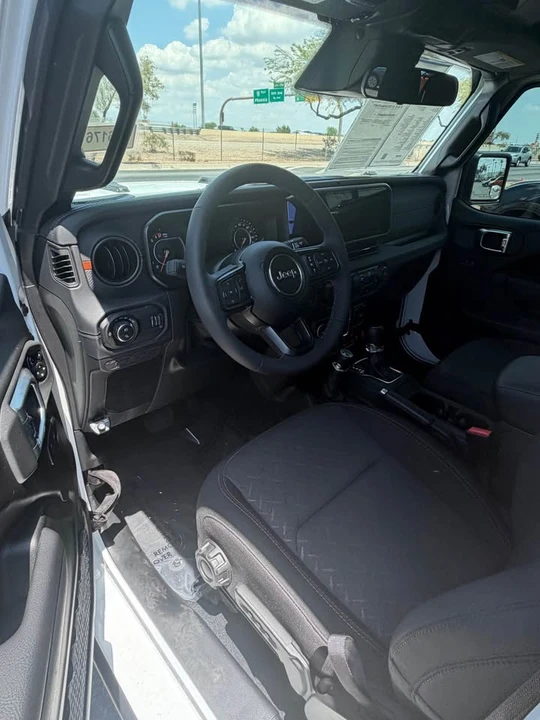 2026 Jeep JT Gladiator - Image 5 of 9
