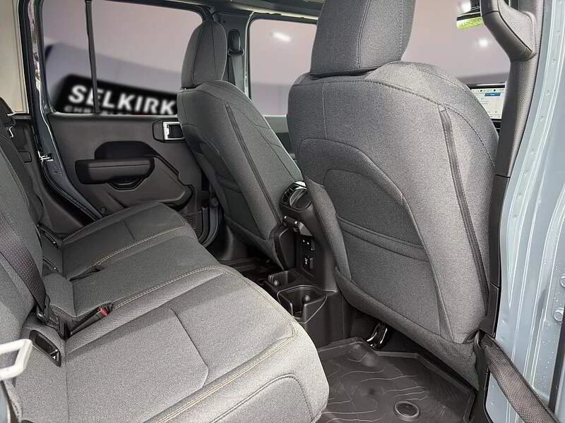 2026 Jeep JT Gladiator - Image 19 of 20