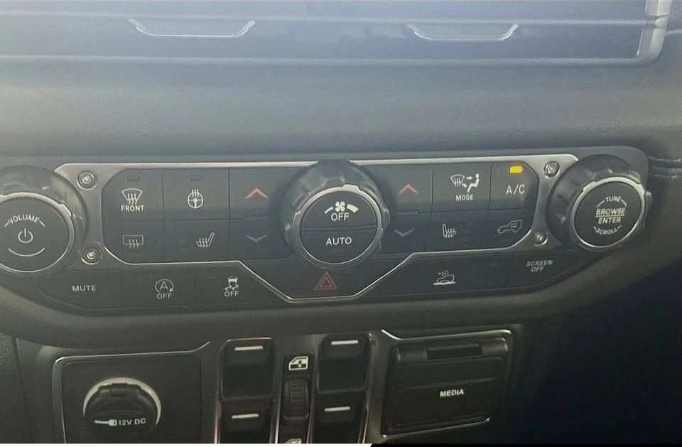 2026 Jeep JT Gladiator - Image 16 of 20