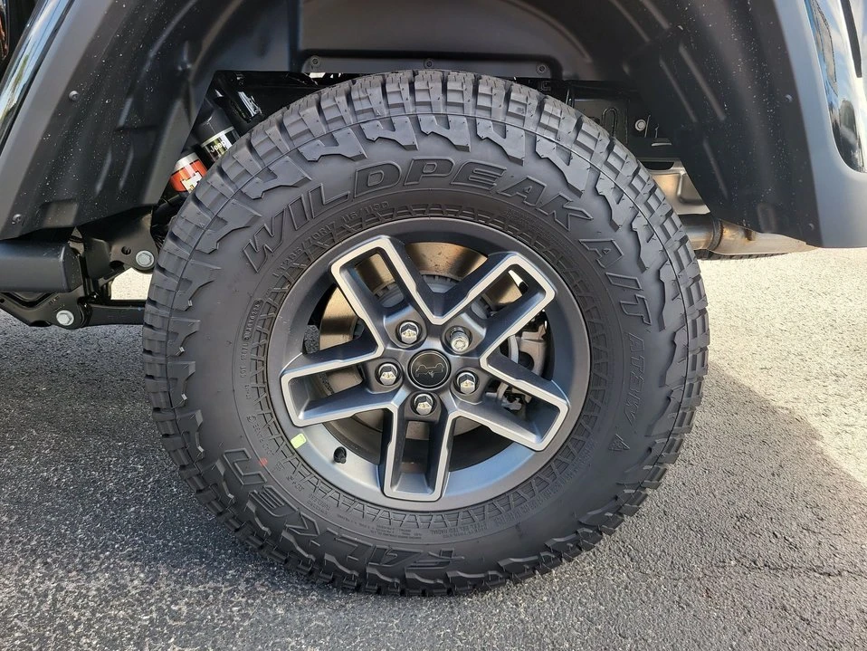 2026 Jeep JT Gladiator - Image 9 of 20