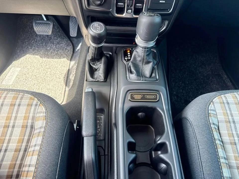 2026 Jeep JT Gladiator - Image 18 of 20