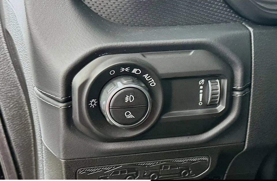 2026 Jeep JT Gladiator - Image 13 of 20