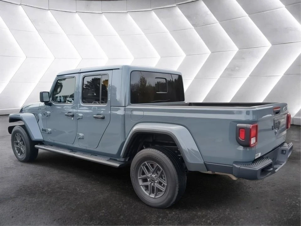 2026 Jeep JT Gladiator - Image 5 of 10