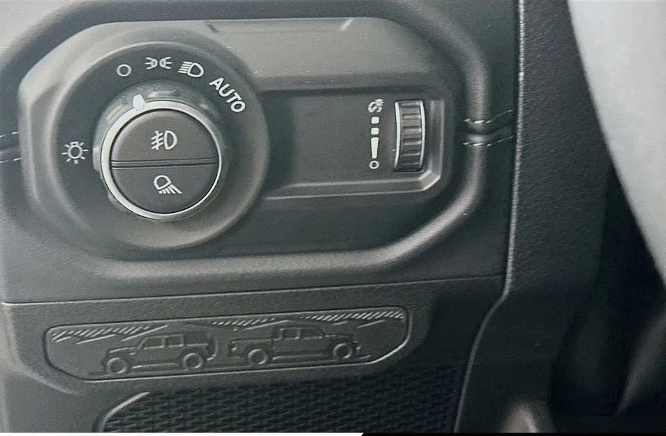 2026 Jeep JT Gladiator - Image 11 of 20
