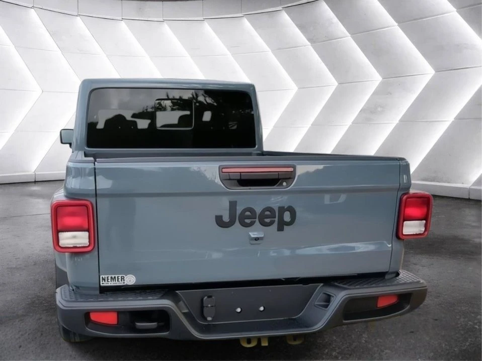 2026 Jeep JT Gladiator - Image 10 of 10