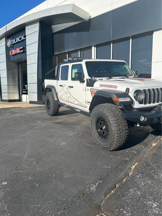 2026 Jeep JT Gladiator - Image 5 of 8