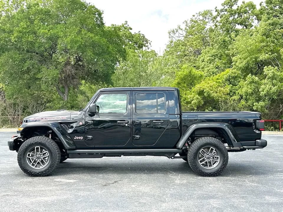 2026 Jeep JT Gladiator - Image 12 of 20