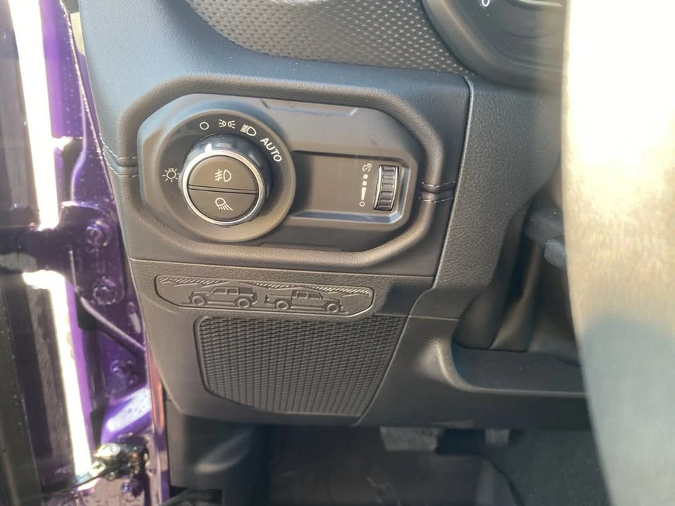 2026 Jeep JT Gladiator - Image 15 of 20