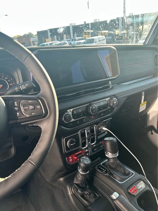 2026 Jeep JT Gladiator - Image 7 of 8