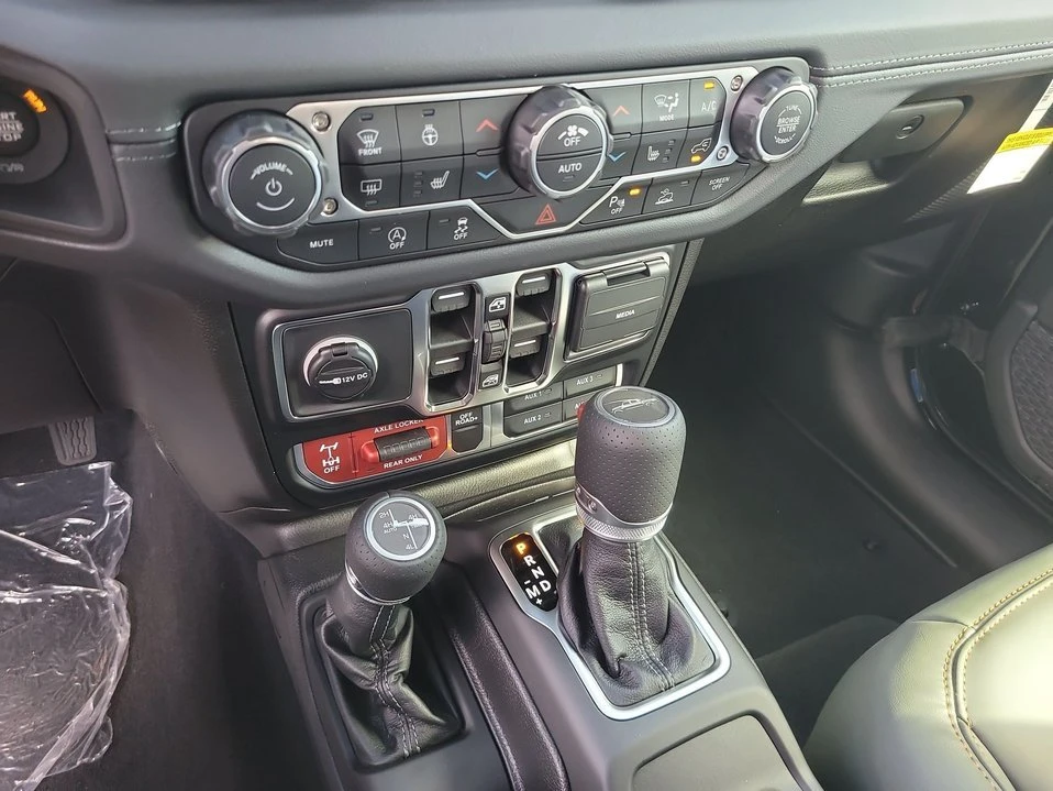 2026 Jeep JT Gladiator - Image 18 of 20