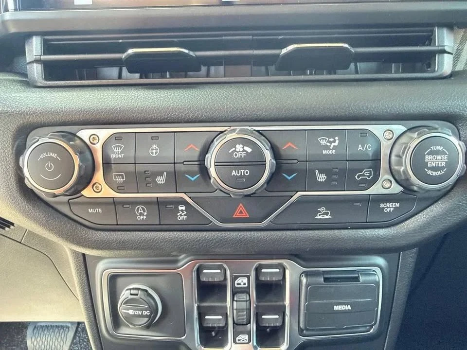 2026 Jeep JT Gladiator - Image 17 of 20