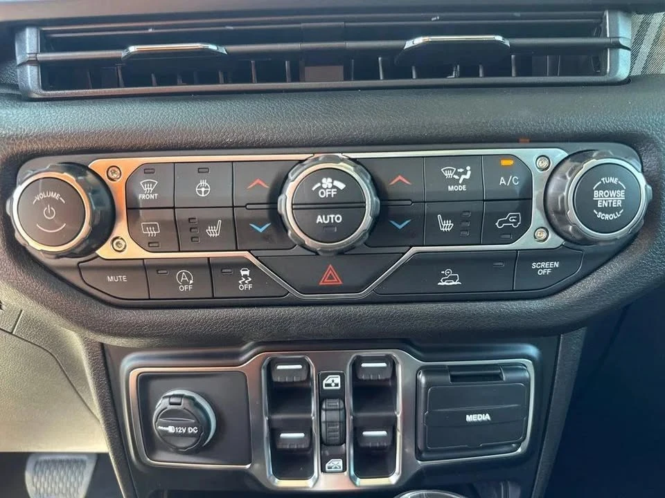 2026 Jeep JT Gladiator - Image 16 of 19