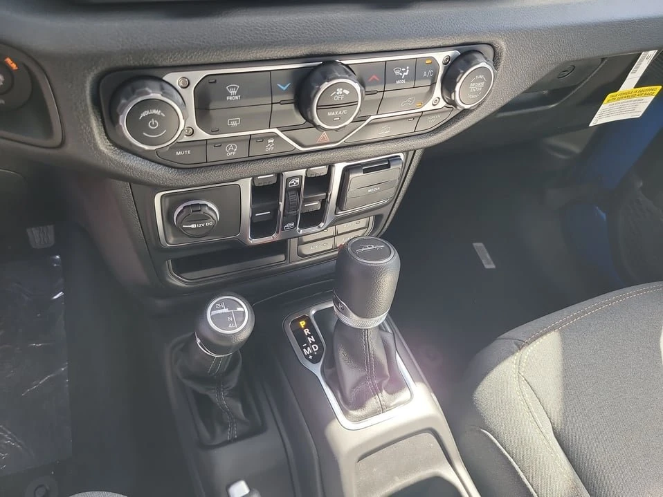 2026 Jeep JT Gladiator - Image 18 of 20