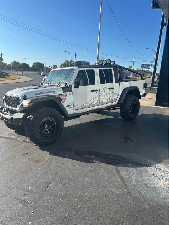 2026 Jeep JT Gladiator - Image 2 of 8