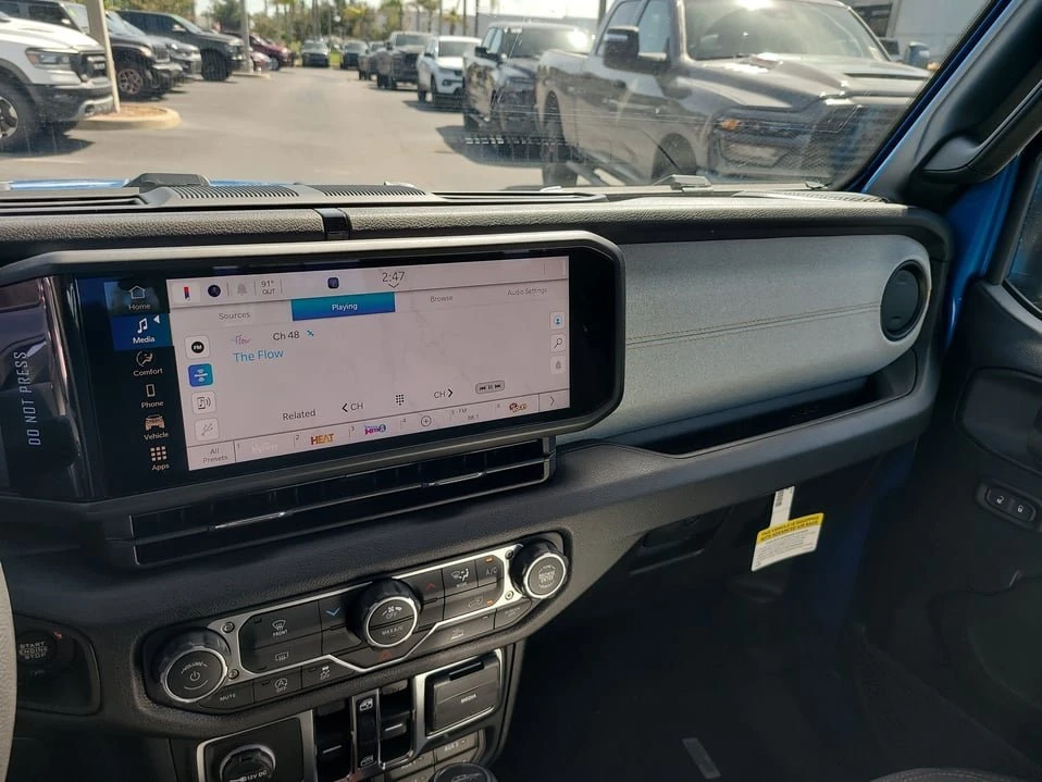 2026 Jeep JT Gladiator - Image 15 of 20