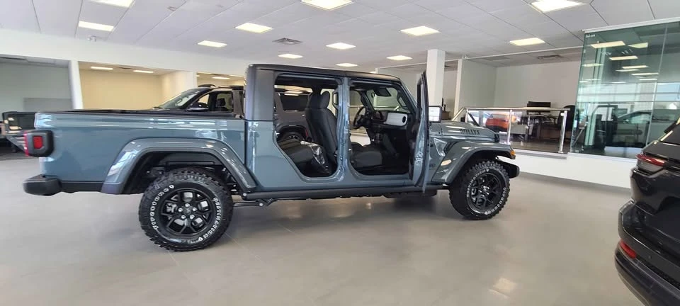 2026 Jeep JT Gladiator - Image 4 of 10