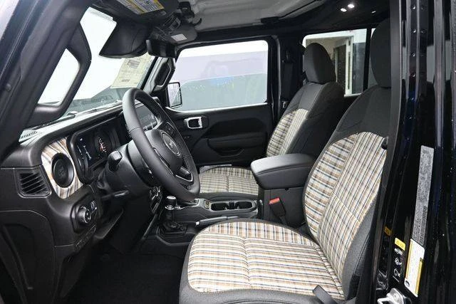2026 Jeep JT Gladiator - Image 10 of 20