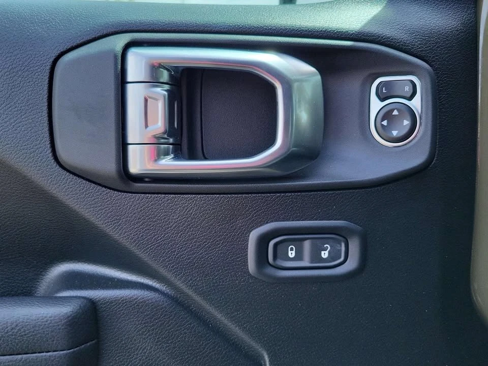 2026 Jeep JT Gladiator - Image 17 of 20