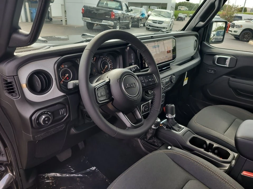 2026 Jeep JT Gladiator - Image 14 of 20