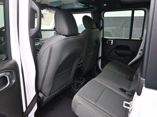 2026 Jeep JT Gladiator - Image 10 of 20