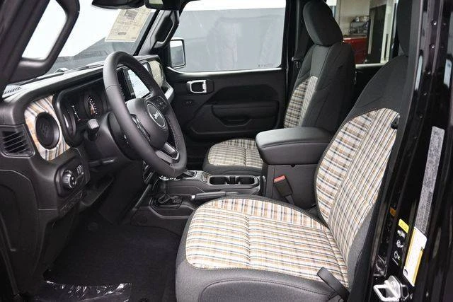 2026 Jeep JT Gladiator - Image 14 of 20