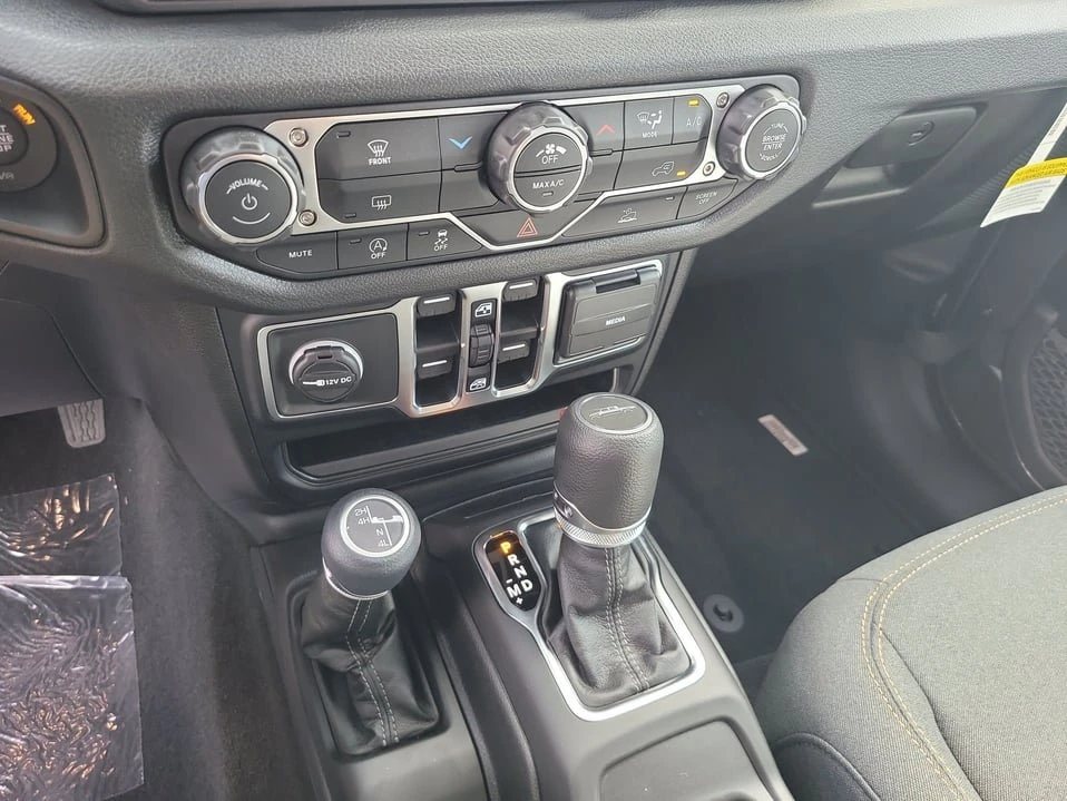 2026 Jeep JT Gladiator - Image 18 of 20
